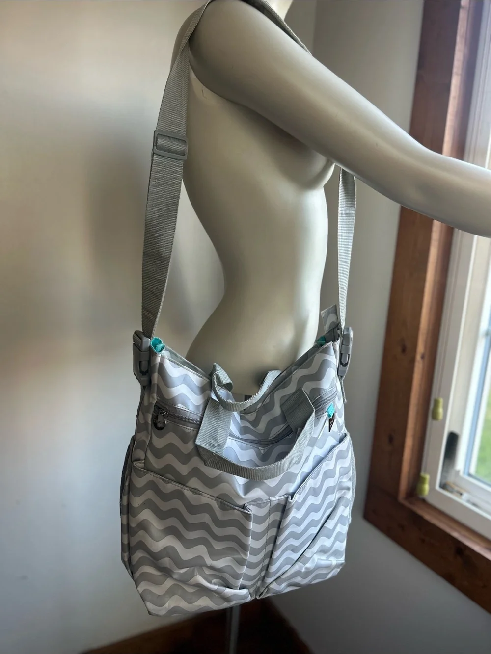 Lename Gray Wave-Print Crossbody Tote Bag with Teal Accent